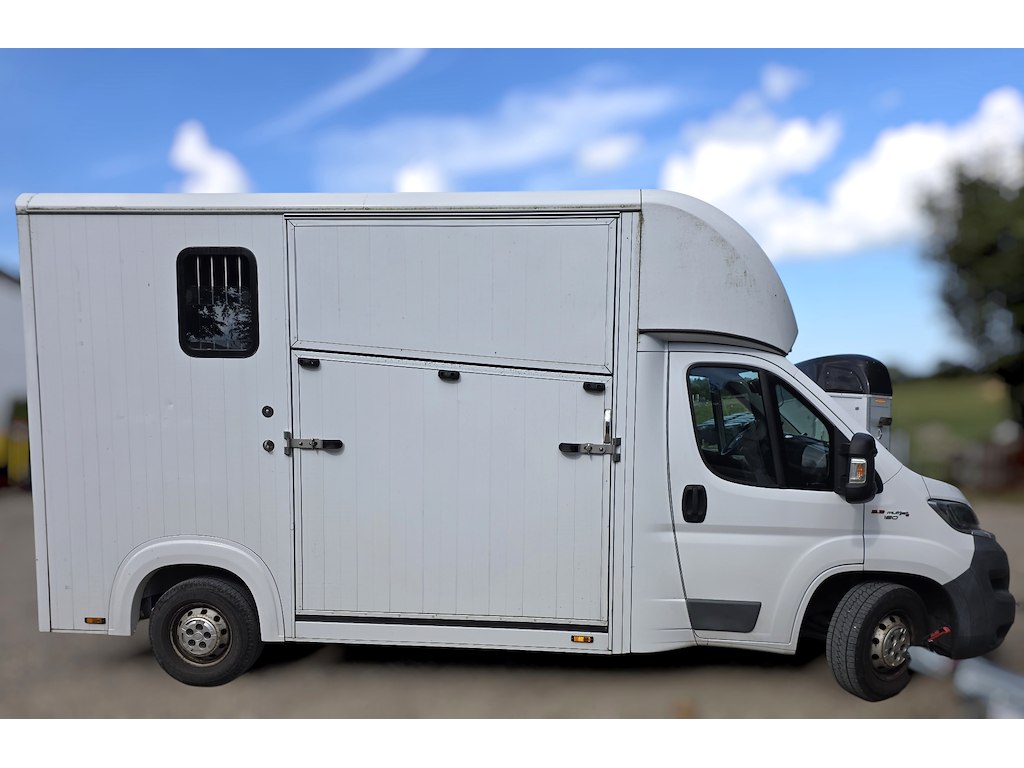 Böckmann Compact Stall hestebil