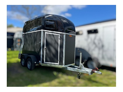 Hestetrailer  m/sadelrum (2 hest) 1 døgn