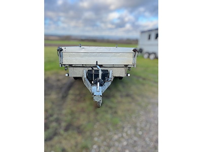 Leje af 3,5t 3-vejstipper