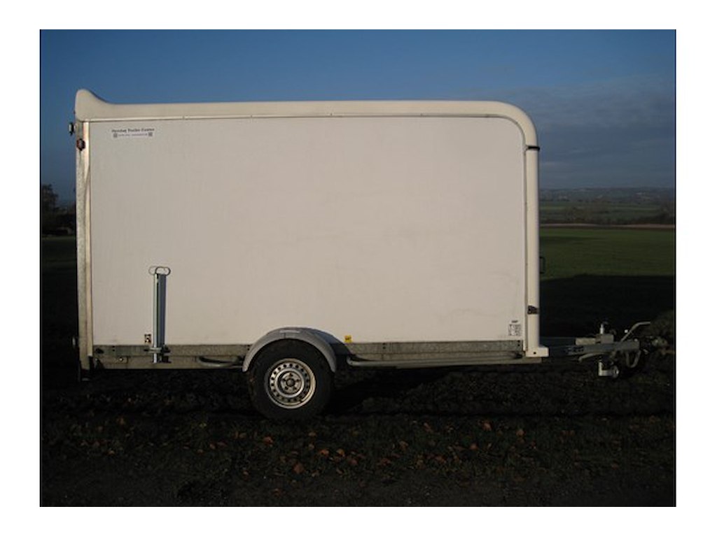 Leje af 1300kg Cargo trailer weekend