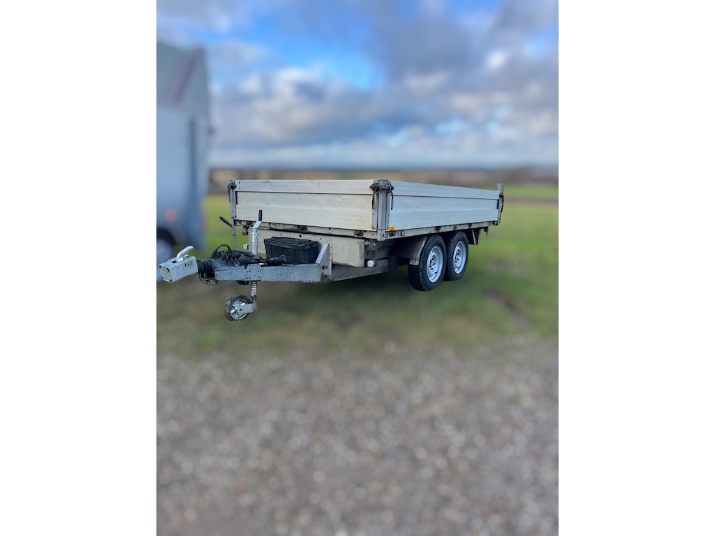 Leje af 3,5t 3-vejstipper