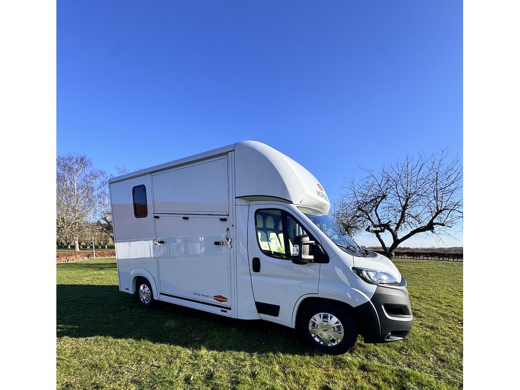 Böckmann Compact Stald 4250 2-hestes bil