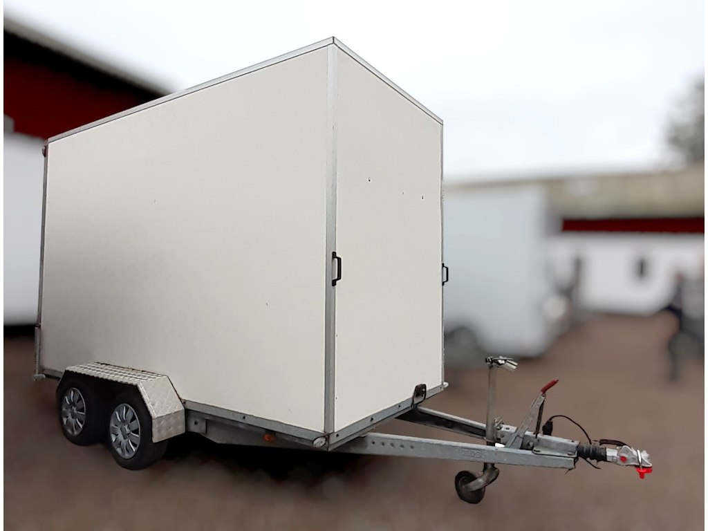 Trailer-bygg cargo trailer