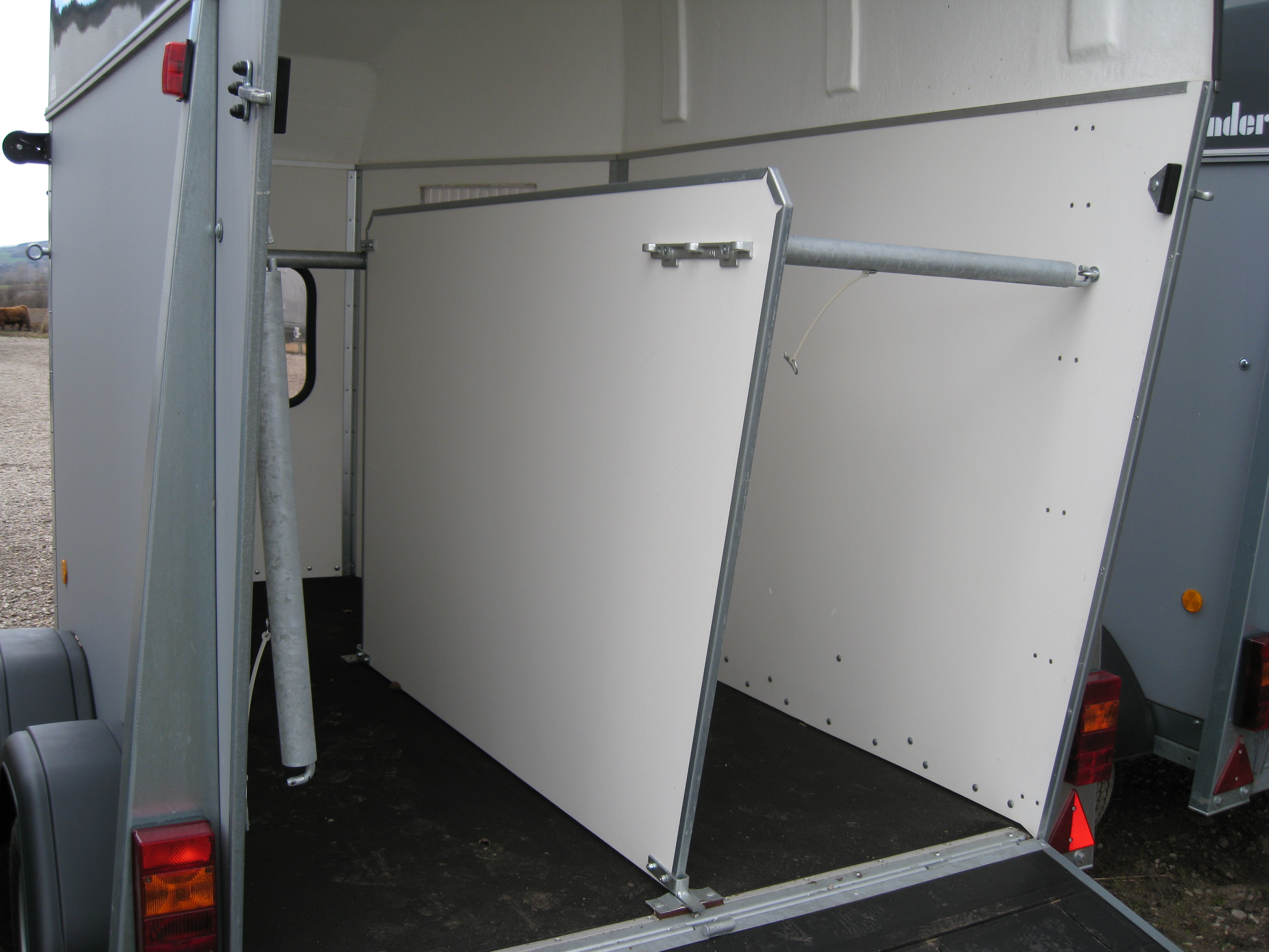 Skillevægge og beslag