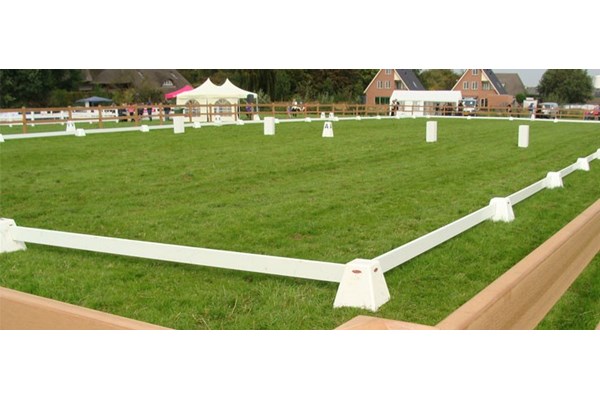 Dressurarena 20x40 med PVC kegler