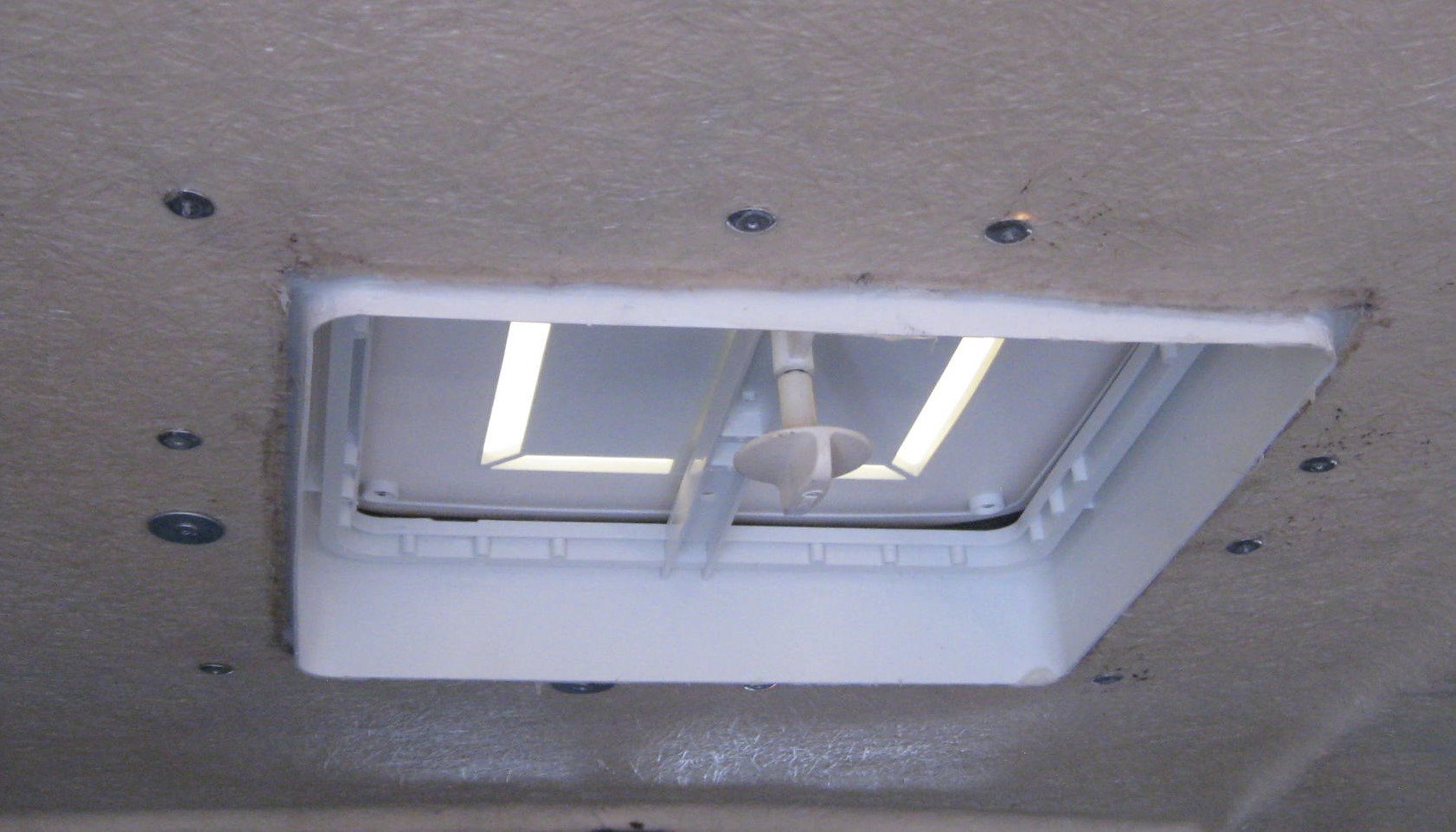 Tagluge Hvid udv. 455x455mm BOJ Hestetrailer