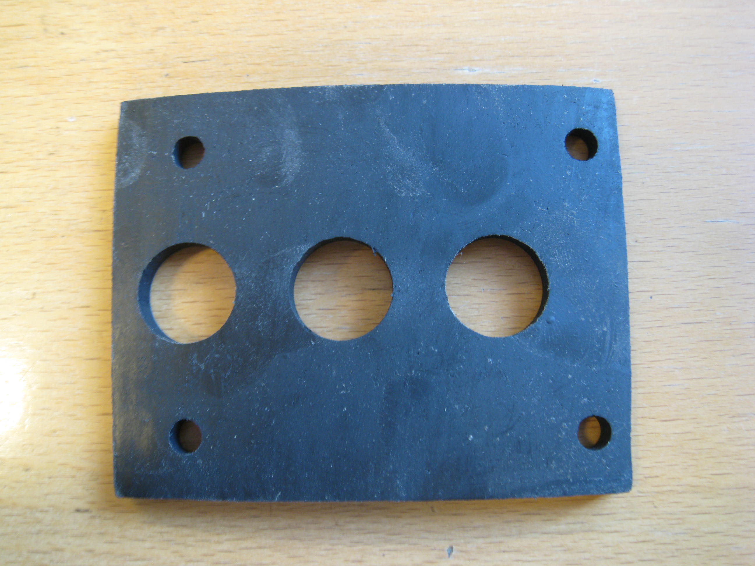 Gummi m 3 hul for vent. klap