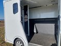 Corso 2-Hestes Renault Master Hvid